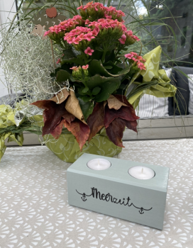 Velvet mit schwarzer Aufschrift