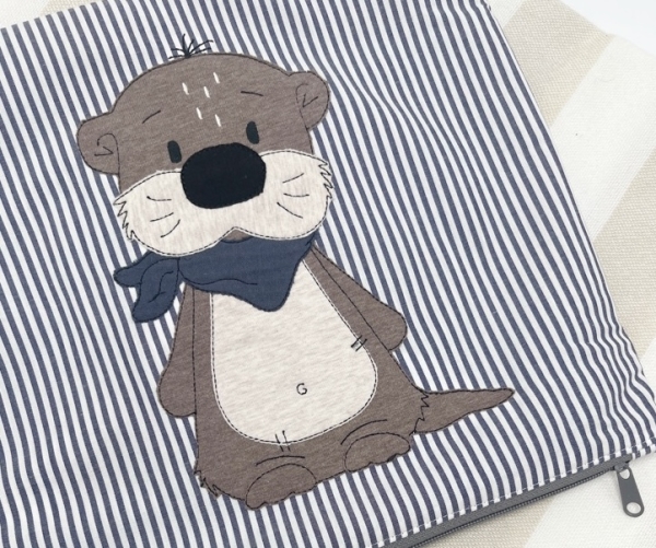 Kissen "Otter mit Halstuch"